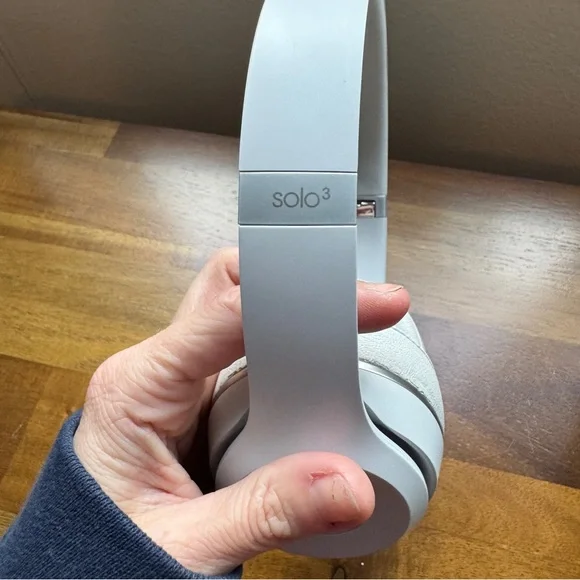 Beats By Dre. Solo 3 Wireless On Ear Headphones Silver